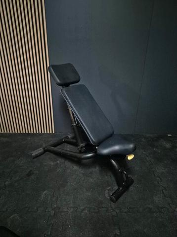 Technogym Element Adjustable Bench beschikbaar voor biedingen