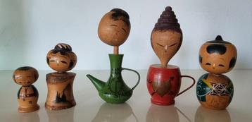 5 kleine, bijzondere en handgemaakte Kokeshi poppen popjes beschikbaar voor biedingen