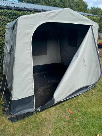 Schuurtent in goede staat. beschikbaar voor biedingen