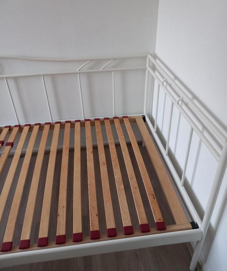 Leuk IKEA ledikant voor op de meisjeskamer, Huis en Inrichting, Slaapkamer | Bedden, Gebruikt, Eenpersoons, 90 cm, 200 cm, Metaal