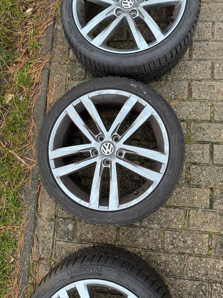 Salvador Velgen met Winterbanden - 18 inch, Auto-onderdelen, Banden en Velgen, Banden en Velgen, Winterbanden, 18 inch, 225 mm