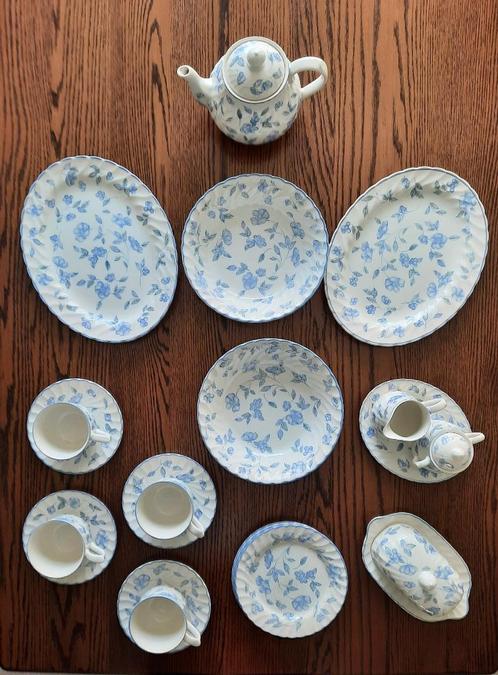 Te koop: Heel mooi servies., Huis en Inrichting, Keuken | Servies, Zo goed als nieuw, Compleet servies, Overige stijlen, Aardewerk