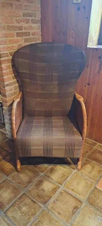 Stoel rotan beschikbaar voor biedingen