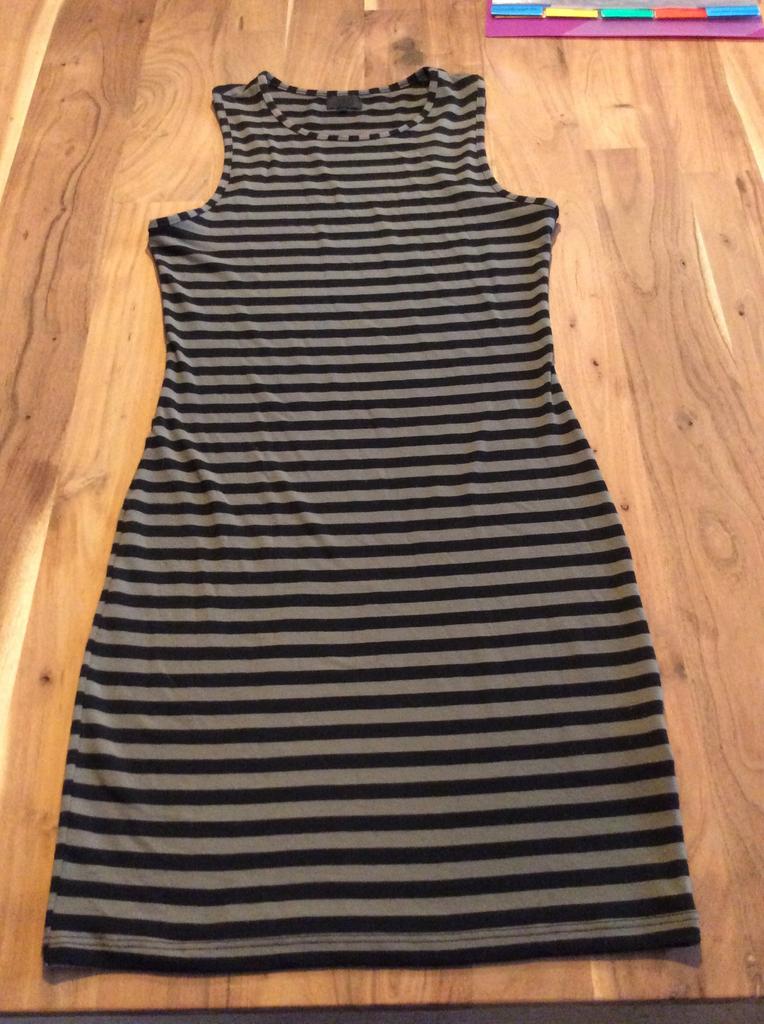 Jurk lang S mouwloos groen/zwart gestreept, Seven Sisters., Ophalen of Verzenden, Zo goed als nieuw, Groen, Onder de knie