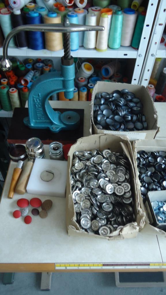 knopenmachine Humbel met Toebehoren, Hobby en Vrije tijd, Naaimachines en Toebehoren, Gebruikt, Naaimachine, Overige merken, Industrieel