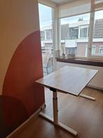 Gipsen Bureau - wit onderstel, licht eiken blad, verstelbaar, Ophalen, In hoogte verstelbaar