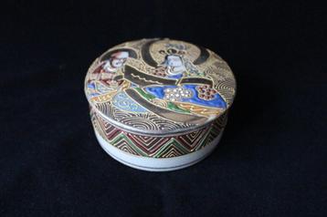Antiek Satsuma Kinkozan Tsukuru doosje c 1920 beschikbaar voor biedingen