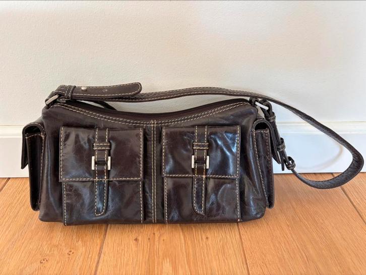 Mooie vinted donkerbruine leren tas in nieuwstaat, Sieraden, Tassen en Uiterlijk, Tassen | Damestassen, Nieuw, Schoudertasje, Bruin