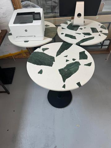 9x tafel met groen marmer terrazzo beschikbaar voor biedingen
