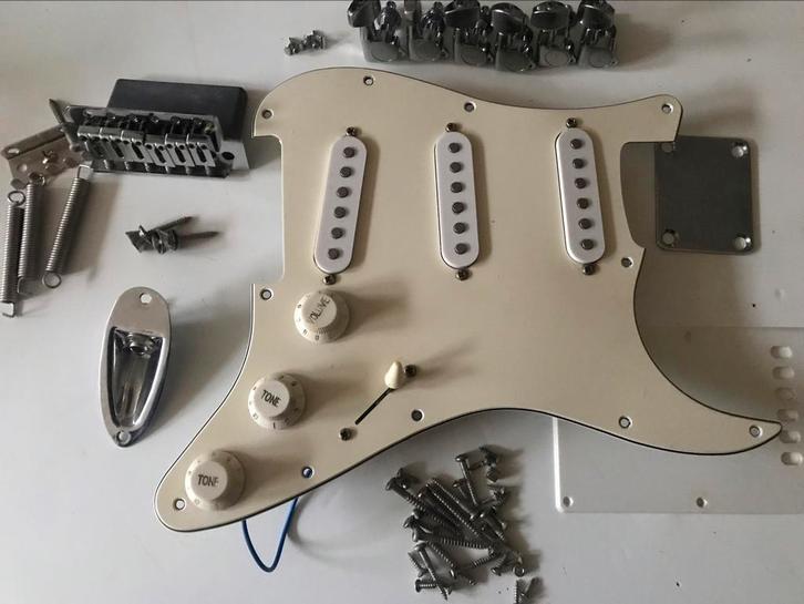 Stratocaster hardware set, Muziek en Instrumenten, Instrumenten | Onderdelen, Zo goed als nieuw, Elektrische gitaar, Ophalen of Verzenden