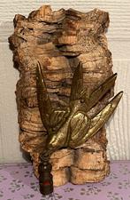 Schildje van schors met messing zwaluw met lantaarn, Ophalen of Verzenden, Zo goed als nieuw