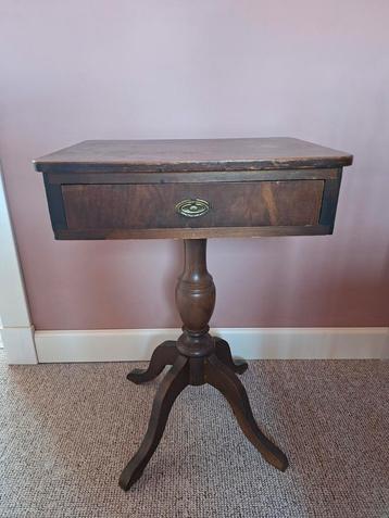 Antiek Haltafeltje met Lade beschikbaar voor biedingen