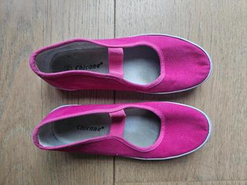 Roze gymschoenen maat 35 beschikbaar voor biedingen
