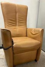 Verstelbare relaxstoel Prominent sta-op-stoel, Huis en Inrichting, Fauteuils, Ophalen, Gebruikt, Leer, 50 tot 75 cm