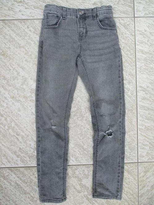 Lange broek grijs spijkerbroek maat 134 Hema regular, Kinderen en Baby's, Kinderkleding | Maat 134, Gebruikt, Jongen, Broek, Ophalen of Verzenden