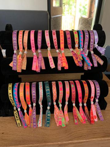 Vrolijke lint armbandjes en tijgerprint 🥰 beschikbaar voor biedingen