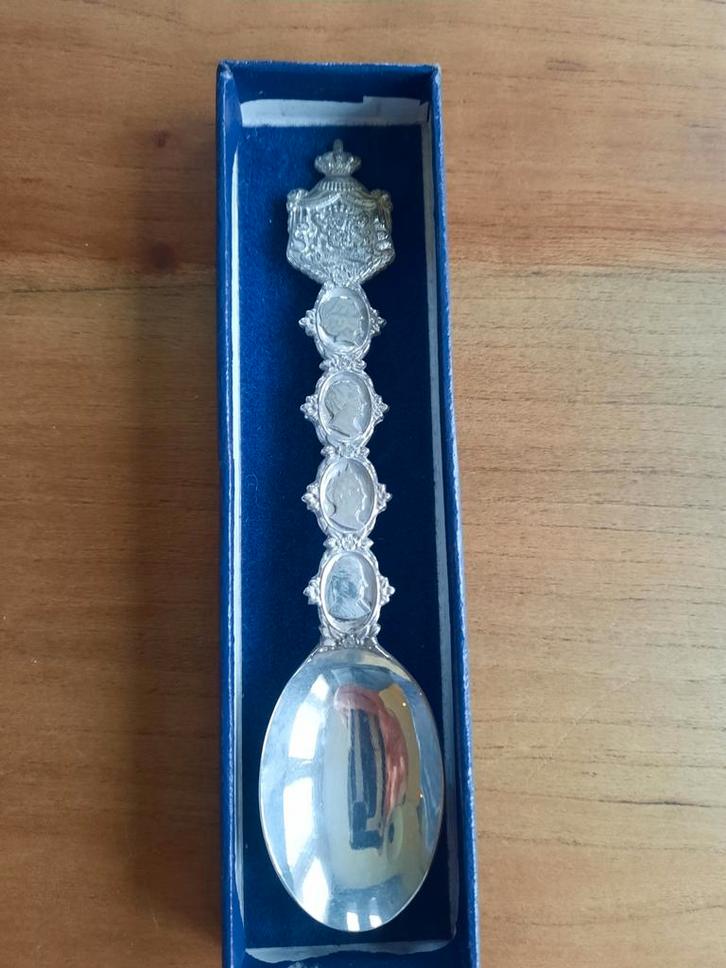 Lepeltje 10 jaar Vorsten Koningshuis in originele verpakking, Antiek en Kunst, Antiek | Bestek, Ophalen