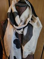 Ecru-kleurige Sjaal met zwarte motieven - als nieuw!, Kleding | Dames, Mutsen, Sjaals en Handschoenen, Ophalen of Verzenden, Zo goed als nieuw