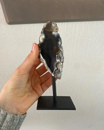 Agaat op standaard/pin beschikbaar voor biedingen