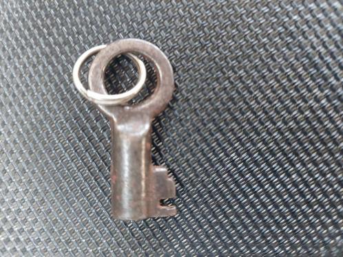 Antieke Sleutel met Ring, Antiek en Kunst, Antiek | Gereedschap en Instrumenten, Ophalen of Verzenden