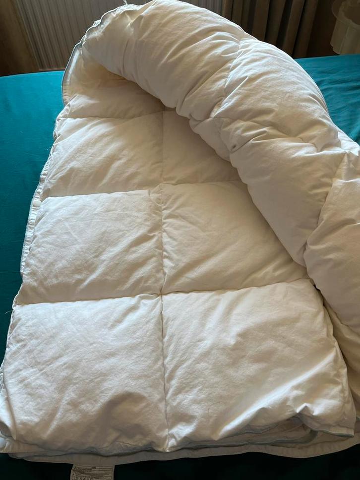 Hema Donsdekbed 4 seizoenen 140x200- ZGAN, Huis en Inrichting, Slaapkamer | Beddengoed, Zo goed als nieuw, Deken of Dekbed, Eenpersoons