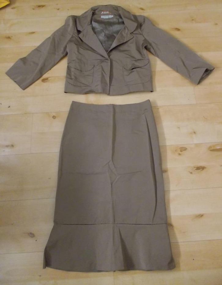 Set van rok met jasje van dure merk Elise Gug! 38, Kleding | Dames, Rokken, Zo goed als nieuw, Maat 38/40 (M), Bruin, Onder de knie