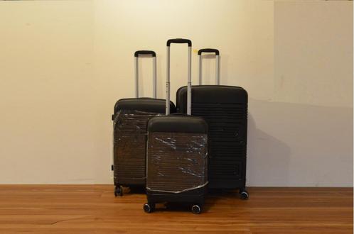 3 Delige Koffer Set Zwart Nieuw €94,50, Sieraden, Tassen en Uiterlijk, Koffers, Nieuw, Hard kunststof, Slot, Uitschuifbare handgreep