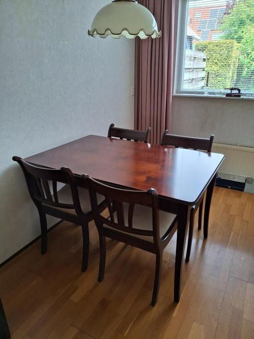Klassieke notenhouten eethoek, Huis en Inrichting, Complete eetkamers, Gebruikt, 4 tot 6 stoelen, Ophalen