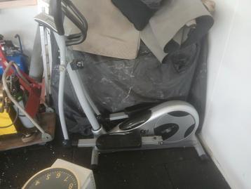 Crosstrainer met digitaal scherm beschikbaar voor biedingen