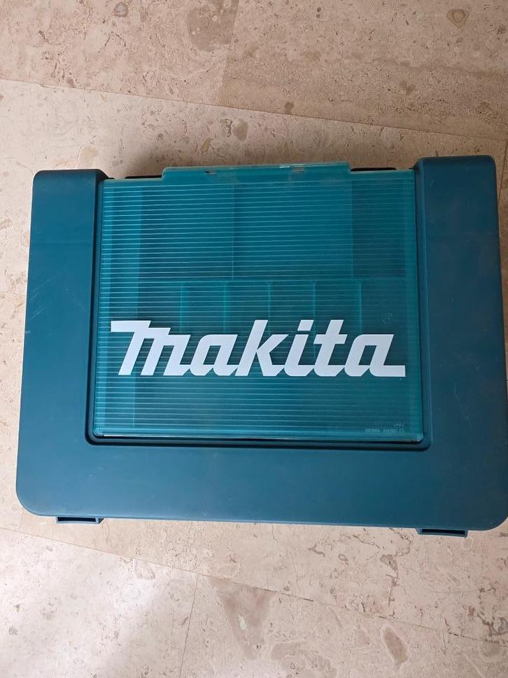 Makita DF347D accuschroefboor machine, oplader, lamp, Doe-het-zelf en Verbouw, Gereedschap | Boormachines, Gebruikt, Boor- en Schroefmachine