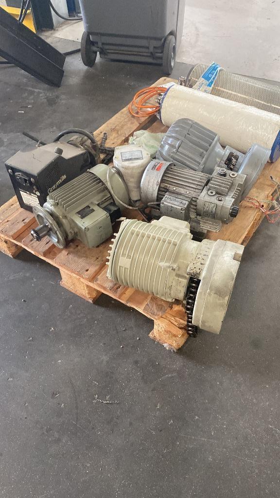 elektromotoren met reductor kast, Zakelijke goederen, Machines en Bouw | Overig, Ophalen