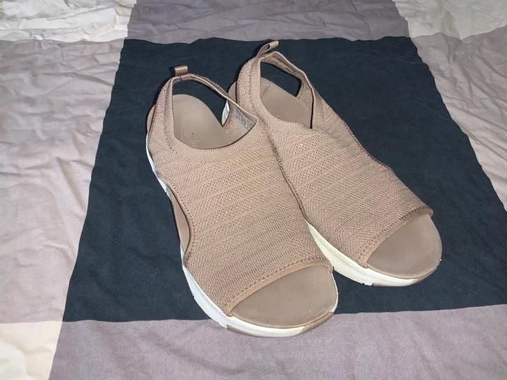 Skechers beige Sandalen/slippers maat 40 nieuw, Kleding | Dames, Schoenen, Nieuw, Sandalen of Muiltjes, Beige, Ophalen of Verzenden