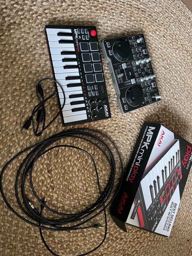 Akai MPK mini & Hercules DJ Control MP3 e2, Muziek en Instrumenten, Midi-apparatuur, Zo goed als nieuw, Ophalen of Verzenden