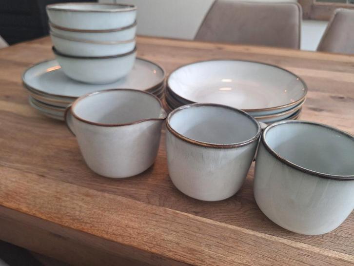Gladelig servies Ikea, 14 delig, Huis en Inrichting, Keuken | Servies, Bord(en), Overige stijlen, Porselein, Ophalen