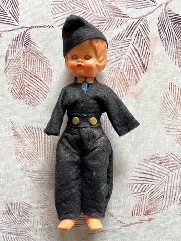 Vintage Poppen - Klederdracht beschikbaar voor biedingen