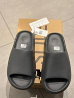 Yeezy slide 43, Slippers, Ophalen of Verzenden, Yeezy, Zwart