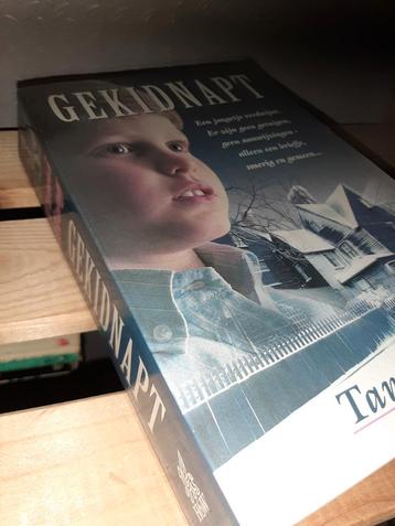 Gekidnapt - Tami Hoag beschikbaar voor biedingen