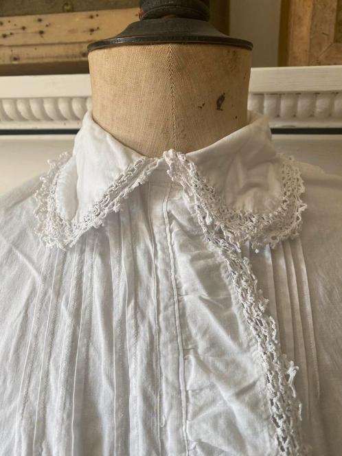 Zeer mooi oude Franse blouse met kant, Antiek en Kunst, Antiek | Kleding en Accessoires, Ophalen of Verzenden