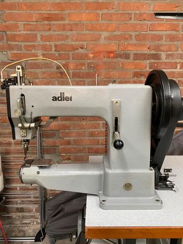 INDUSTRIE NAAIMACHINE VRIJE ARM ZWAARDRAAD TUIGLEER STIKKER beschikbaar voor biedingen
