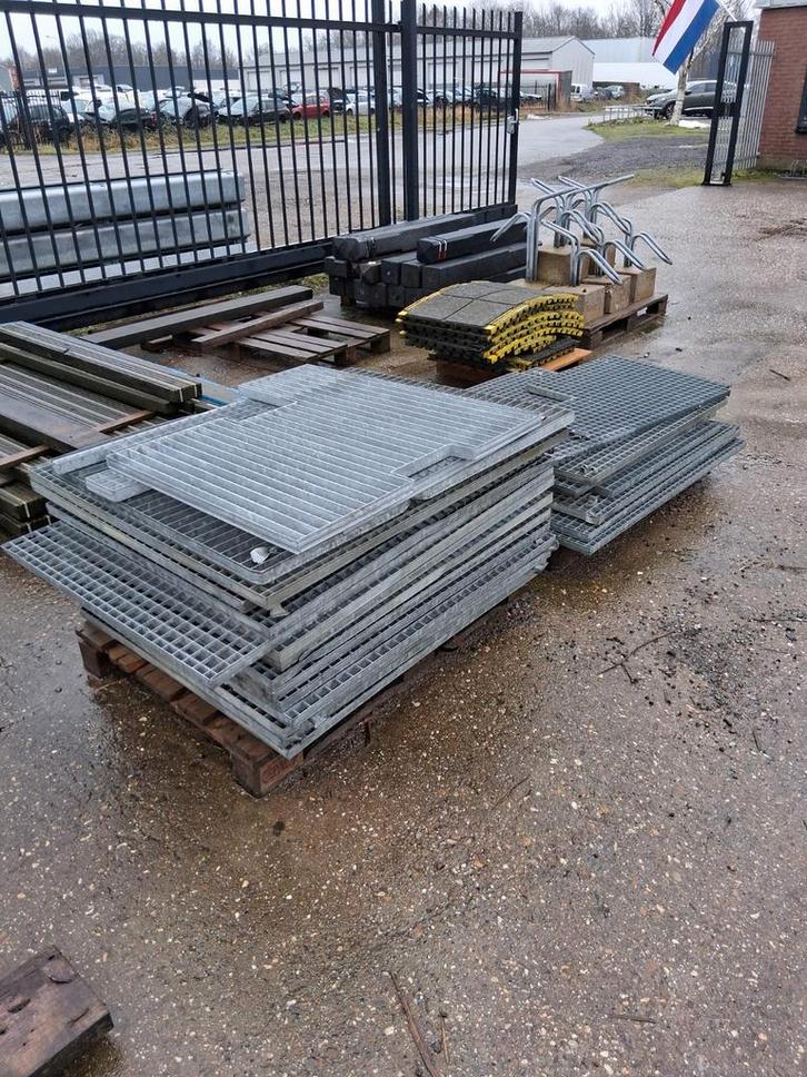 Diverse verzinkte looproosters circulair., Doe-het-zelf en Verbouw, IJzerwaren en Bevestigingsmiddelen, Gebruikt, Overige typen