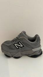 New Balance 9060 shadow grey met black, maat 25, Kinderen en Baby's, Kinderkleding | Schoenen en Sokken, Jongen of Meisje, Schoenen