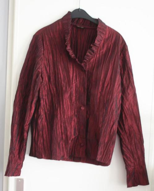 glanzende bordoeaux blouse met opstaande kraag maat 42, Kleding | Dames, Blouses en Tunieken, Gedragen, Maat 42/44 (L), Rood, Ophalen of Verzenden