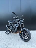 YAMAHA MT09 ABS 2024 35KW/VOL VERM/NW MODEL/AKRAPOVIC/6381KM, Motoren, Bedrijf, 2 cilinders, Naked bike