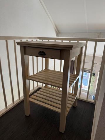 Commode / houten kastje beschikbaar voor biedingen