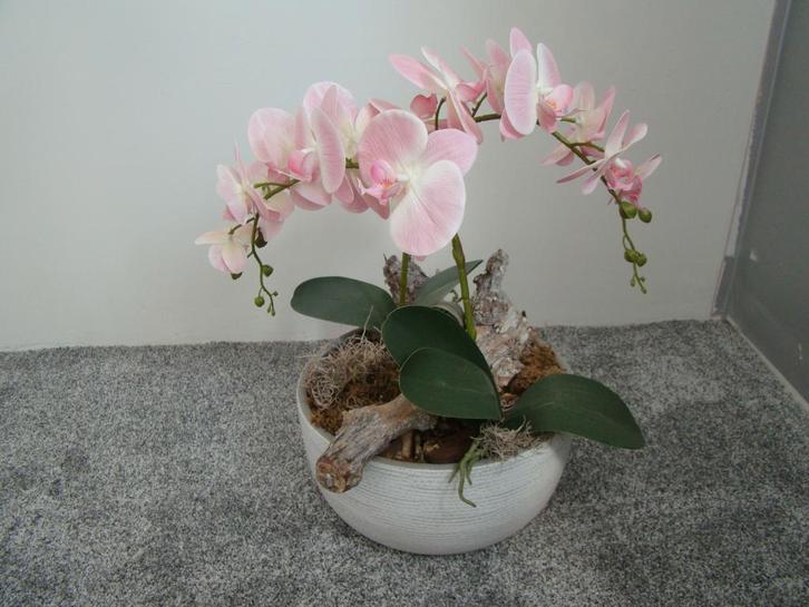 Prachtige kunst orchidee in mooie pot met decoratie, Huis en Inrichting, Woonaccessoires | Kunstplanten en Kunstbloemen, Nieuw