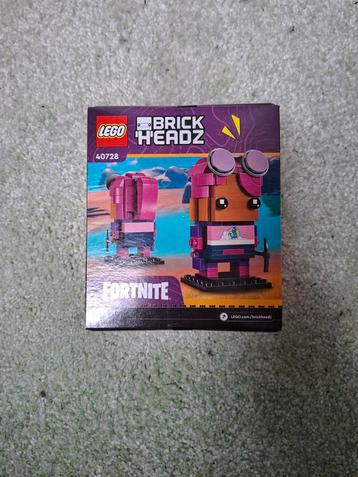 LEGO BrickHeadz Brite Bomber 40728 beschikbaar voor biedingen