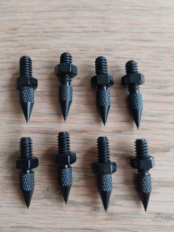 Dali Spikes voor onder speakers. 8 stuks. Kleur zwart. ZGAN  beschikbaar voor biedingen
