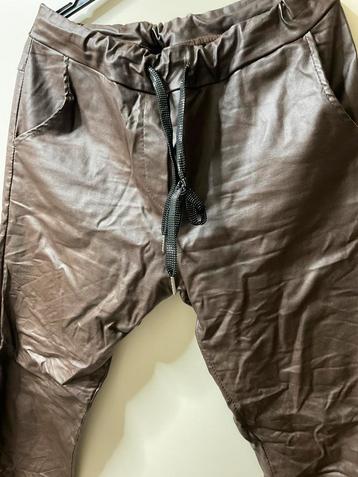 Dames joggingbroek lederlook met koordje bruin beschikbaar voor biedingen
