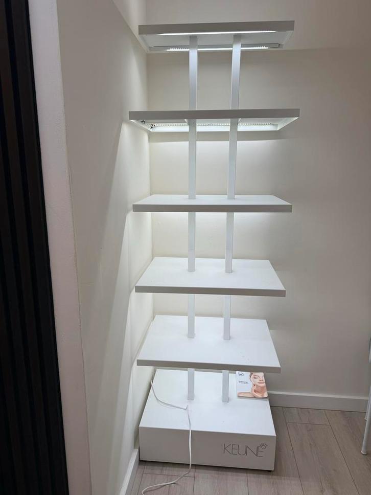 Stijlvolle displaykast voor producten KEUNE, Huis en Inrichting, Woonaccessoires | Kapstokken, Zo goed als nieuw, Overige typen