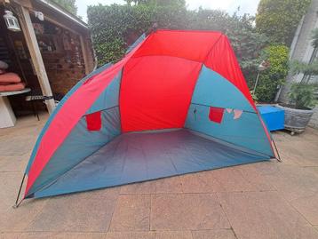 Strandtent met opvouwbare stokken, scheerlijnen en opbergzak beschikbaar voor biedingen